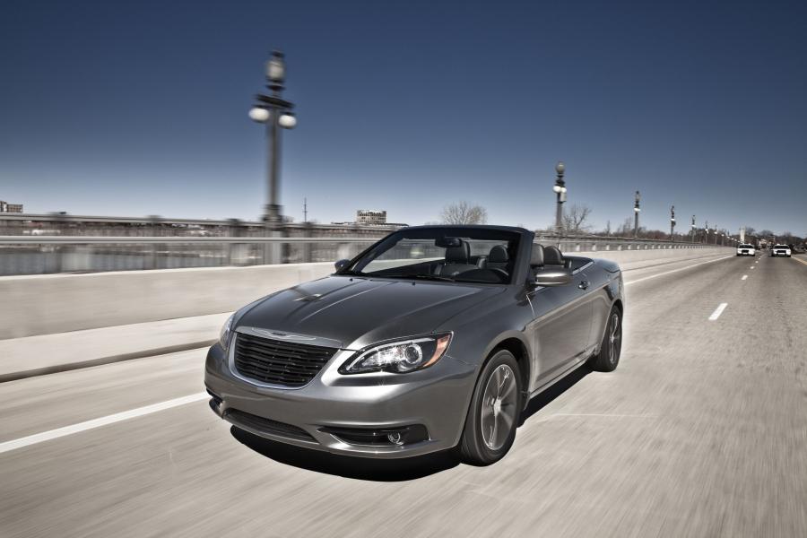  Chrysler 200 S Convertible 2011 года  (фото 1 из 18)